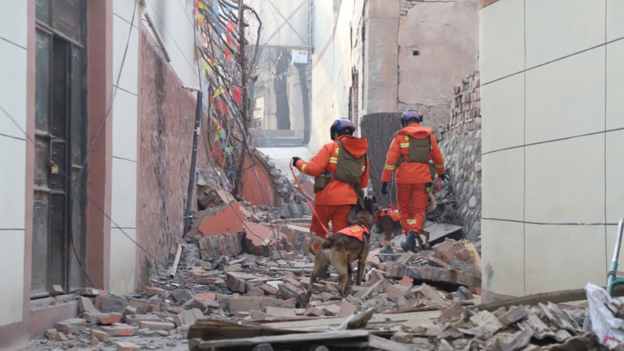 Động đất Trung Quốc: Số người thiệt mạng lên 131, thời điểm vàng cứu hộ cạn dần